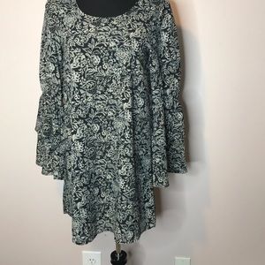 A New Day black & white pullover baby doll dress w/bell sleeves.